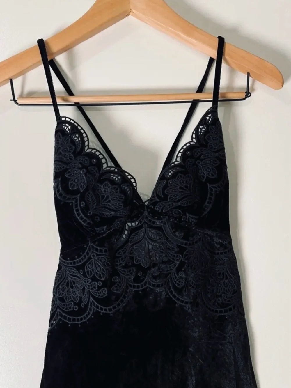 Farm Rio Richelieu Velvet Slip Dress Black Lace Midi Size Large - Picture 6 of 10